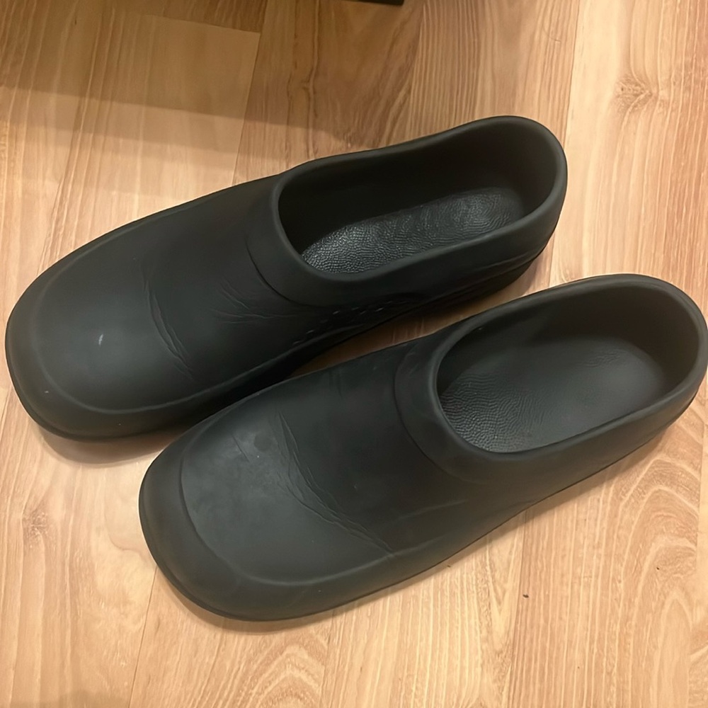 Tredsafe Unisex Caspian Slip Resistant Shoes size Women's 11 Men's 10